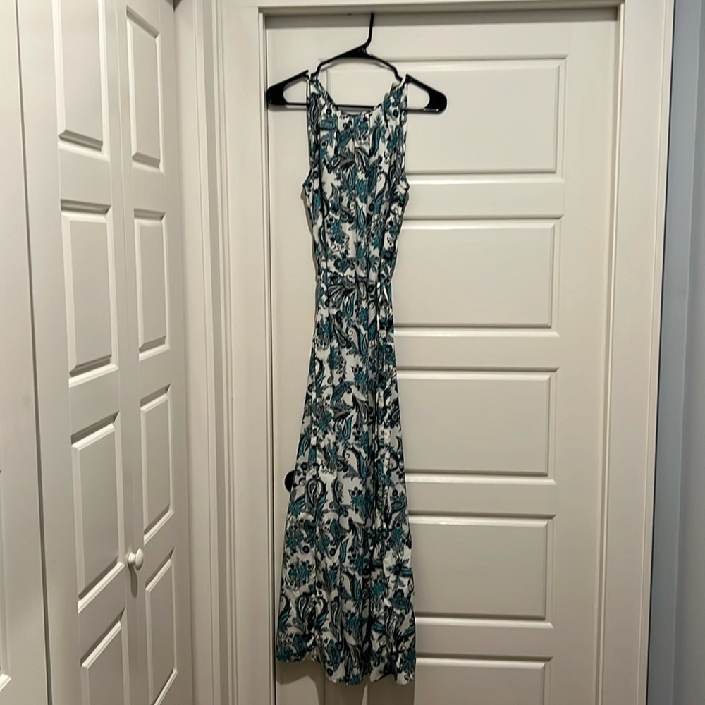 Long dress-size 2. Slit in back - zipper closure.Multi color. Tie at waist.